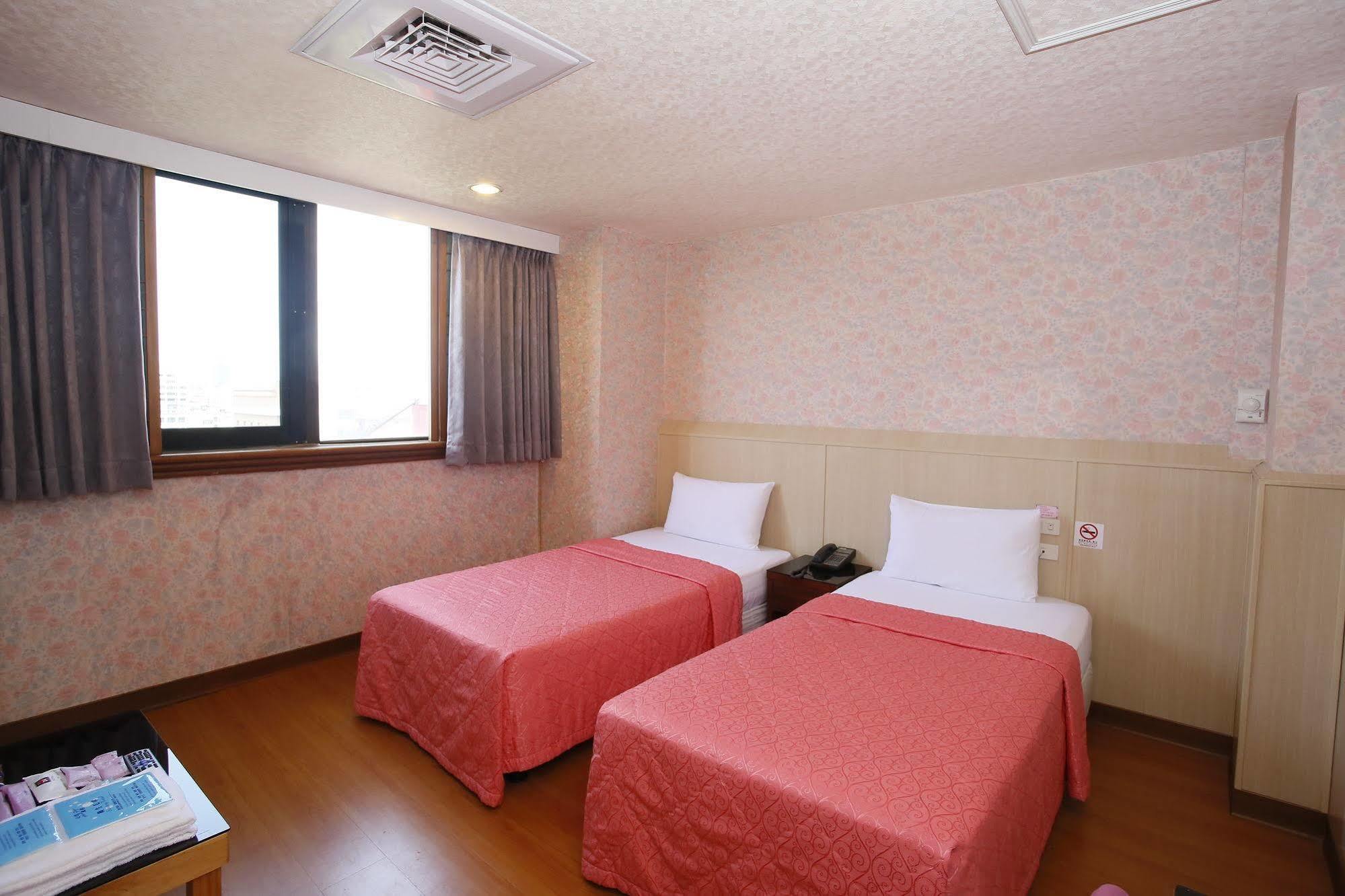 Sunwise Hotel 高雄市 エクステリア 写真